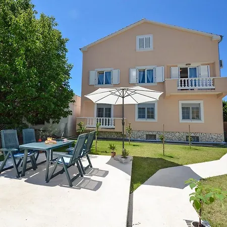 Apartment Sreca Near With Bbq *