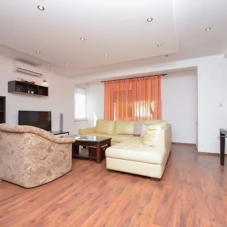 Apartment Sreca Near With Bbq *