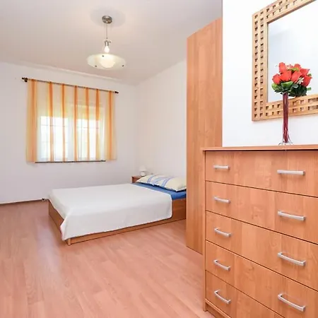 Apartment Sreca Near With Bbq Bibinje