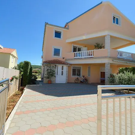 Apartment Sreca Near With Bbq Bibinje