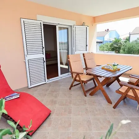 Apartment Sreca Near With Bbq
