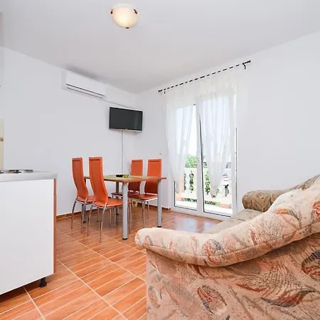 Sreca Near With Bbq Apartment